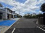 6m幅員の道路に面しておりお車の運転が苦手な方でも安心して出入りいただけます。
