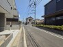 戸建てが立ち並ぶ静かな住宅街。四季折々の移り変わりを感じながら自然と楽しみ、暮らす、そんな毎日を日々の中で感じられる住環境
