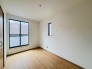 B号棟 2面採光を確保した明るい室内は、爽やかな風を感じる居心地の良い空間です。
 2026/07/18m
