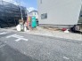4号棟 前面道路は広く、駐車がしやすいです。駐車スペース2台分ございます。
