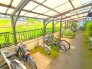 敷地内に屋根付きの駐輪場あり。