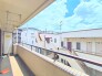 南向きで陽当たり良好なバルコニー。お洗濯物がすぐに乾きます。