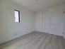 衣類の整理整頓に嬉しいクローゼット付きのお部屋。お子様のお部屋としても便利です。
