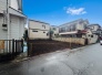 戸建てが立ち並ぶ静かな住宅街。四季折々の移り変わりを感じながら自然と楽しみ、暮らす、そんな毎日を日々の中で感じられる住環境
