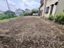 開放感のある広々とした敷地です。住まいの未来を自由に描きながら、理想の形を模索できます
