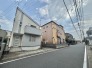 6m幅員の道路に面しておりお車の運転が苦手な方でも安心して出入りいただけます。
