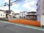 戸建てが立ち並ぶ静かな住宅街。四季折々の移り変わりを感じながら自然と楽しみ、暮らす、そんな毎日を日々の中で感じられる住環境
