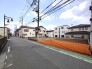 5m幅員の道路に面しておりお車の運転が苦手な方でも安心して出入りいただけます。
