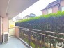 南東向きで陽当たり良好なバルコニー。お洗濯物がすぐに乾きます。