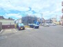 マンションの敷地内に平面駐車場あり！