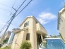 南側のお部屋から出入りできる、奥行きのあるワイドバルコニー。心地よい陽射しと暖かな風を楽しむことが出来ます。
