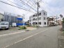 北側7.2mと西側3.6ｍ幅員の公道に面しております。
