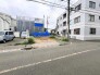 戸建てが立ち並ぶ静かな住宅街。四季折々の移り変わりを感じながら自然と楽しみ、暮らす、そんな毎日を日々の中で感じられる住環境
