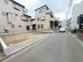 戸建てが立ち並ぶ静かな住宅街。四季折々の移り変わりを感じながら自然と楽しみ、暮らす、そんな毎日を日々の中で感じられる住環境
