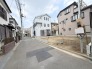 戸建てが立ち並ぶ静かな住宅街。四季折々の移り変わりを感じながら自然と楽しみ、暮らす、そんな毎日を日々の中で感じられる住環境
