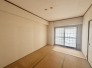 和室があるとやはりどこか心落ち着いてしまいます。客間としてもちょうど良い6帖。
