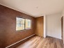 今からここを誰のお部屋にしようか、そんな洋室。大きさは６帖です。
