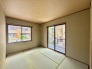 和室があるとやはりどこか心落ち着いてしまいます。客間としてもちょうど良い6帖。
