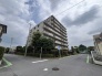 静かな環境に調和する外観デザイン。日々の生活を穏やかに支える住まいです
