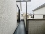 広めのバルコニーは風通しも良くお洗濯物もしっかりと干すことができます！
