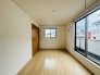 衣類の整理整頓に嬉しいクローゼット付きのお部屋。お子様のお部屋としても便利です。
