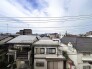空が広く感じられる、開放的な眺望です。穏やかな日常が流れる、落ち着いた住環境が広がります
