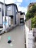 1号棟 通りから入ったプライベート空間で落ち着いた雰囲気でお住いになる。敷地部分でお子様の遊ぶスペースや駐車スペースに活用できます。
