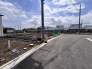 前面道路は通り抜けができないため、交通量が少なく静かな住環境です。
