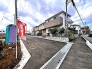 1号棟 戸建てが立ち並ぶ静かな住宅街。四季折々の移り変わりを感じながら自然と楽しみ、暮らす、そんな毎日を日々の中で感じられる住環境
 2026/07/27m