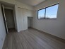 衣類の整理整頓に嬉しいクローゼット付きのお部屋。お子様のお部屋としても便利です。
