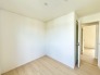 衣類の整理整頓に嬉しいクローゼット付きのお部屋。お子様のお部屋としても便利です。
