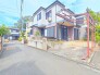 周辺住民以外の交通が無く、安全で閑静な住環境が保たれやすい立地です。