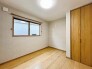 衣類の整理整頓に嬉しいクローゼット付きのお部屋。お子様のお部屋としても便利です。
