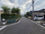 2号棟 戸建てが立ち並ぶ静かな住宅街。四季折々の移り変わりを感じながら自然と楽しみ、暮らす、そんな毎日を日々の中で感じられる住環境
