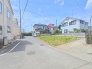 戸建てが立ち並ぶ静かな住宅街。四季折々の移り変わりを感じながら自然と楽しみ、暮らす、そんな毎日を日々の中で感じられる住環境
