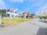 ５．５ｍ幅員の道路に面しておりお車の運転が苦手な方でも安心して出入りいただけます。

