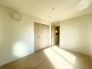 今からここを誰のお部屋にしようか、そんな洋室。大きさは6.25帖です。
