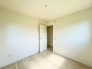大きな開口部から明るい光が差し込む、日中の室内の明るさがこの部屋の魅力です。
