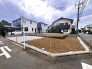 戸建てが立ち並ぶ静かな住宅街。四季折々の移り変わりを感じながら自然と楽しみ、暮らす、そんな毎日を日々の中で感じられる住環境
