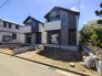 戸建てが立ち並ぶ静かな住宅街。四季折々の移り変わりを感じながら自然と楽しみ、暮らす、そんな毎日を日々の中で感じられる住環境
