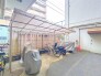 敷地内に屋根付きの駐輪場あり。