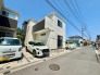 戸建てが立ち並ぶ静かな住宅街。四季折々の移り変わりを感じながら自然と楽しみ、暮らす、そんな毎日を日々の中で感じられる住環境
