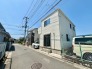 戸建てが立ち並ぶ静かな住宅街。四季折々の移り変わりを感じながら自然と楽しみ、暮らす、そんな毎日を日々の中で感じられる住環境
