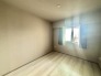 今からここを誰のお部屋にしようか、そんな洋室。大きさは６帖です。
