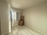 今からここを誰のお部屋にしようか、そんな洋室。大きさは５帖です。
