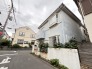 戸建てが立ち並ぶ静かな住宅街。四季折々の移り変わりを感じながら自然と楽しみ、暮らす、そんな毎日を日々の中で感じられる住環境

