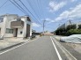 6m幅員の道路に面しておりお車の運転が苦手な方でも安心して出入りいただけます。
