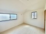 衣類の整理整頓に嬉しいクローゼット付きのお部屋。お子様のお部屋としても便利です。
