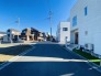 6m幅員の道路に面しておりお車の運転が苦手な方でも安心して出入りいただけます。
