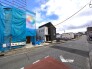 A号棟 前面道路は広く、駐車がしやすいです。駐車スペース1台分ございます。
 2026/09/12m